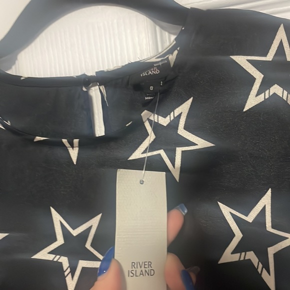 ✨BOGO $8✨ New with tags. Beautiful long sleeve star print dress - Picture 3 of 3